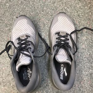 Brooks Levitate running shoes